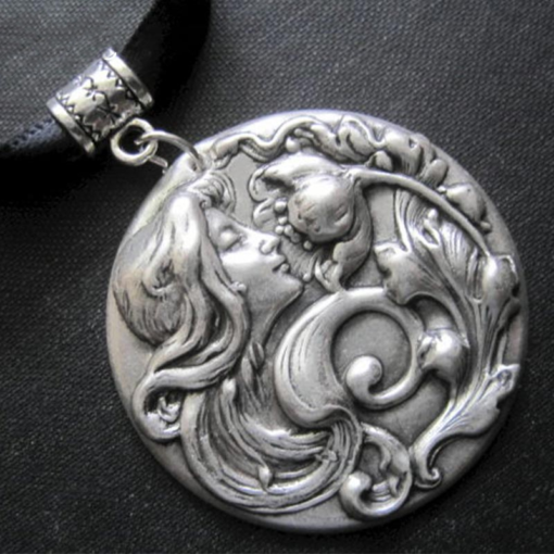 Roman goddess Flora Greek Chloris flowers ancient mythology jewelry choker necklacke pendant